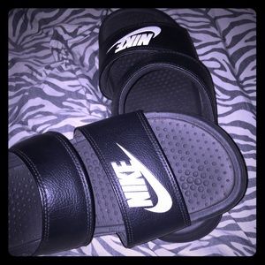 NIKE SANDALS